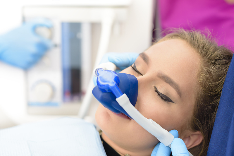Lachgasbehandlung – Zahnarzt Dr. K-H Königshofer -Mund-, Kiefer- und Gesichtschirurgie